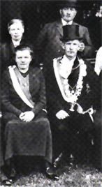 Schützenkönig im Jahre 1932 war Hofbesitzer Heinrich Oestermeyer, der Maria Meyer zu Allendorf zu seiner Königin wählte.